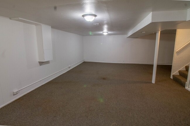 Building Photo - 3 bedroom 2 bathroom Ranch