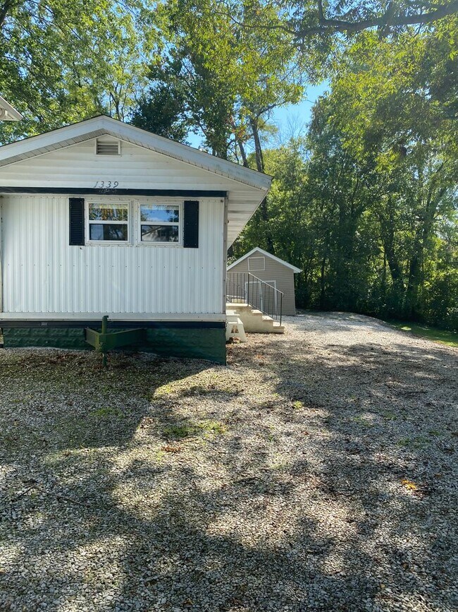 Building Photo - 2 Bed 1 Bath Mobile Home