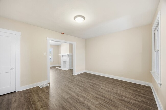 Building Photo - Charming Updated 2BR Home with New Flooring & Rear Porch