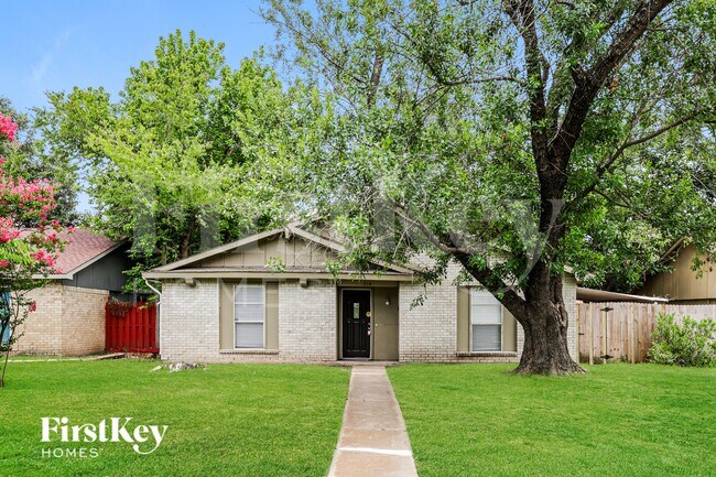 Primary Photo - 218 Long Shadow Ln