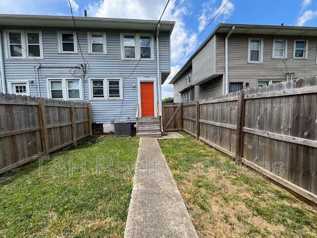 Building Photo - 2935 Ruckle St