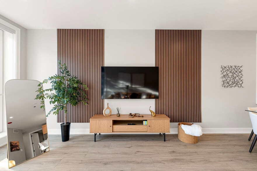 Building Photo - 2344 W Polk St