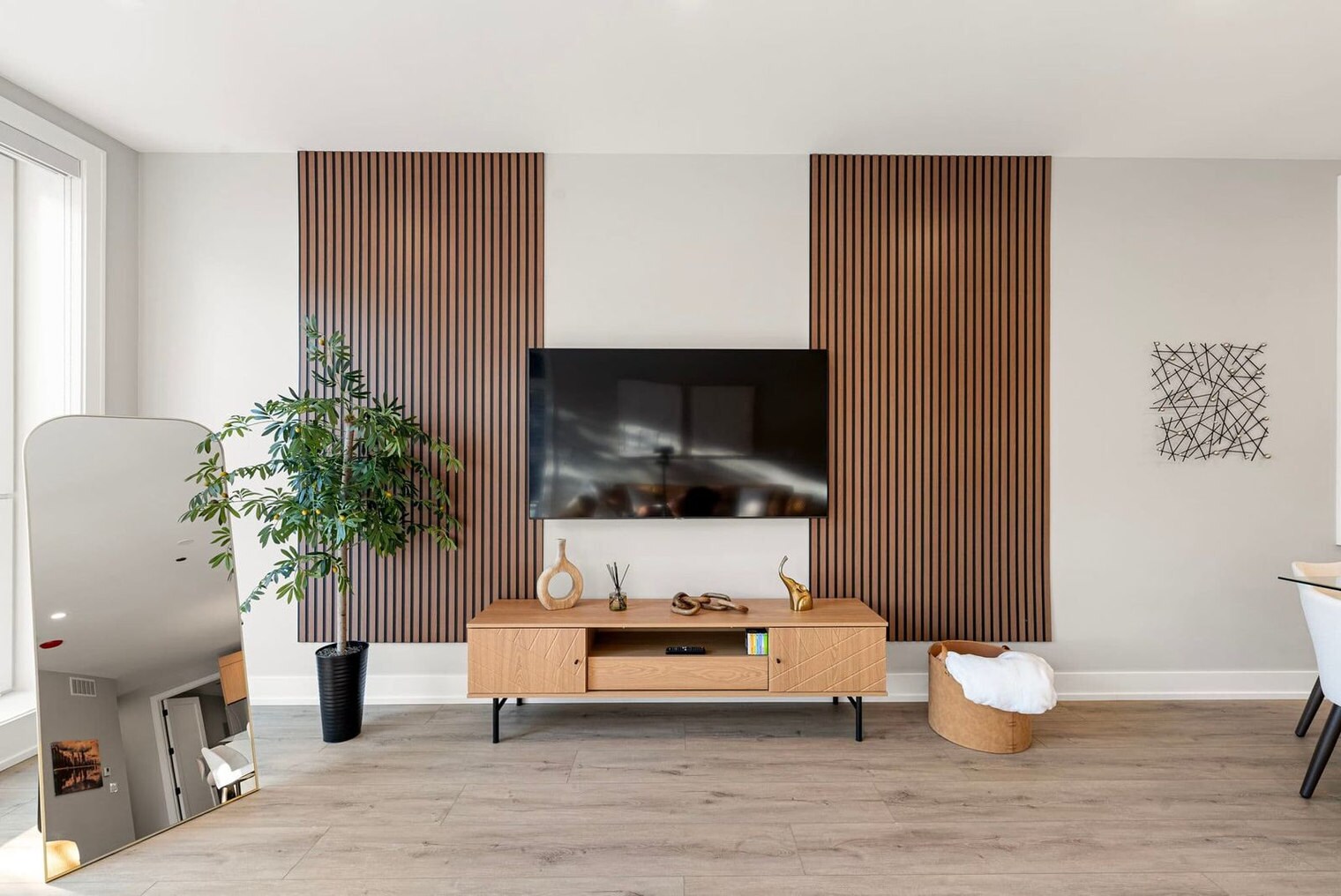 Building Photo - 2344 W Polk St