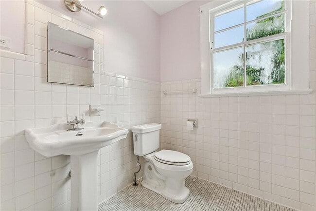 Building Photo - 5417 S Tonti St