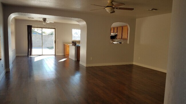 Building Photo - 10613 E Bogart Ave