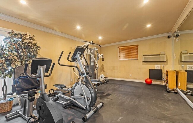 Building Photo - Condo at Villa Grigio available now!