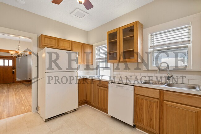 Building Photo - 410 S Estelle St