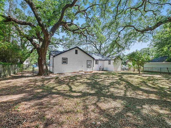 Building Photo - 908 E Lee St