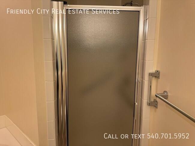 Building Photo - Beautiful Duplex at Spring Oaks