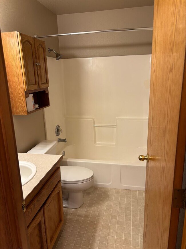 Building Photo - Desirable one Level Home in SW Redmond!