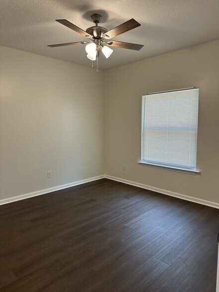 Building Photo - 1205 Winona Ave