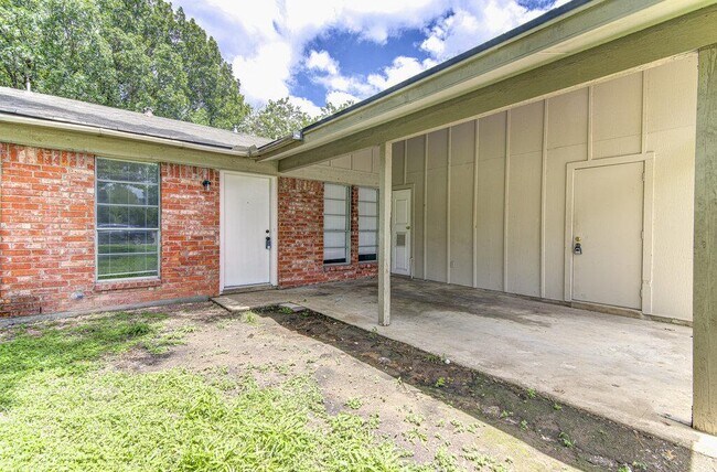 Building Photo - 5301 Indio Cir
