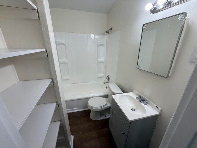 Building Photo - 211 Rugby Rd