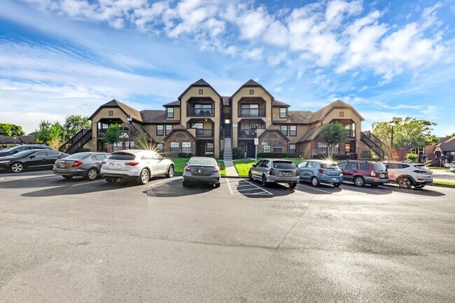 Building Photo - 1/1 Condo in Gated Lakefront Community ~ Laminate Flooring and Brand-New SS Appliances!!