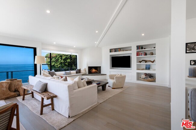 Building Photo - 7089 Birdview Ave