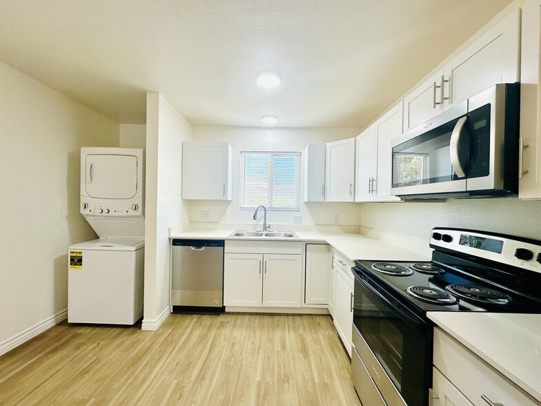 Primary Photo - Bellevue Apartments