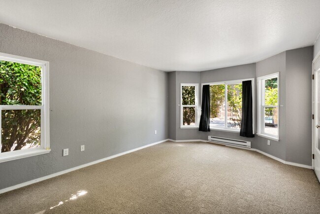 Building Photo - 4202 Factoria Blvd SE