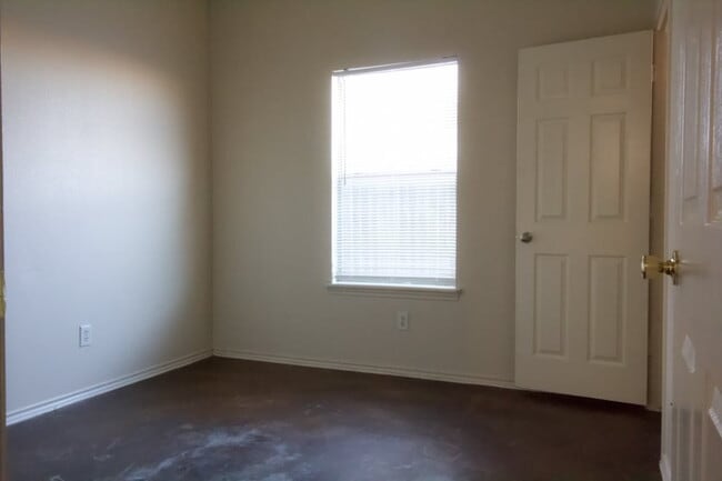 Building Photo - 7219 Golf Way