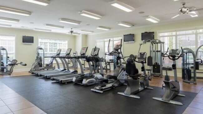 Building Photo - 1200 Somerby Dr