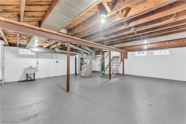 Building Photo - 16606 Lipton Ave