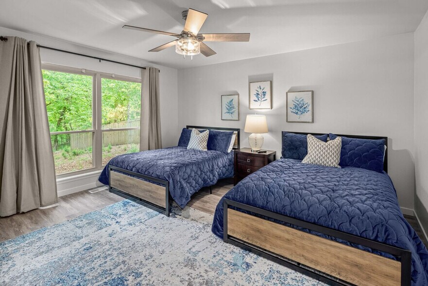 Building Photo - 16 Brompton Ln