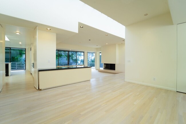 Building Photo - Private, Architect-Designed La Jolla Gem w/ Ocean View! MUST SEE!!!