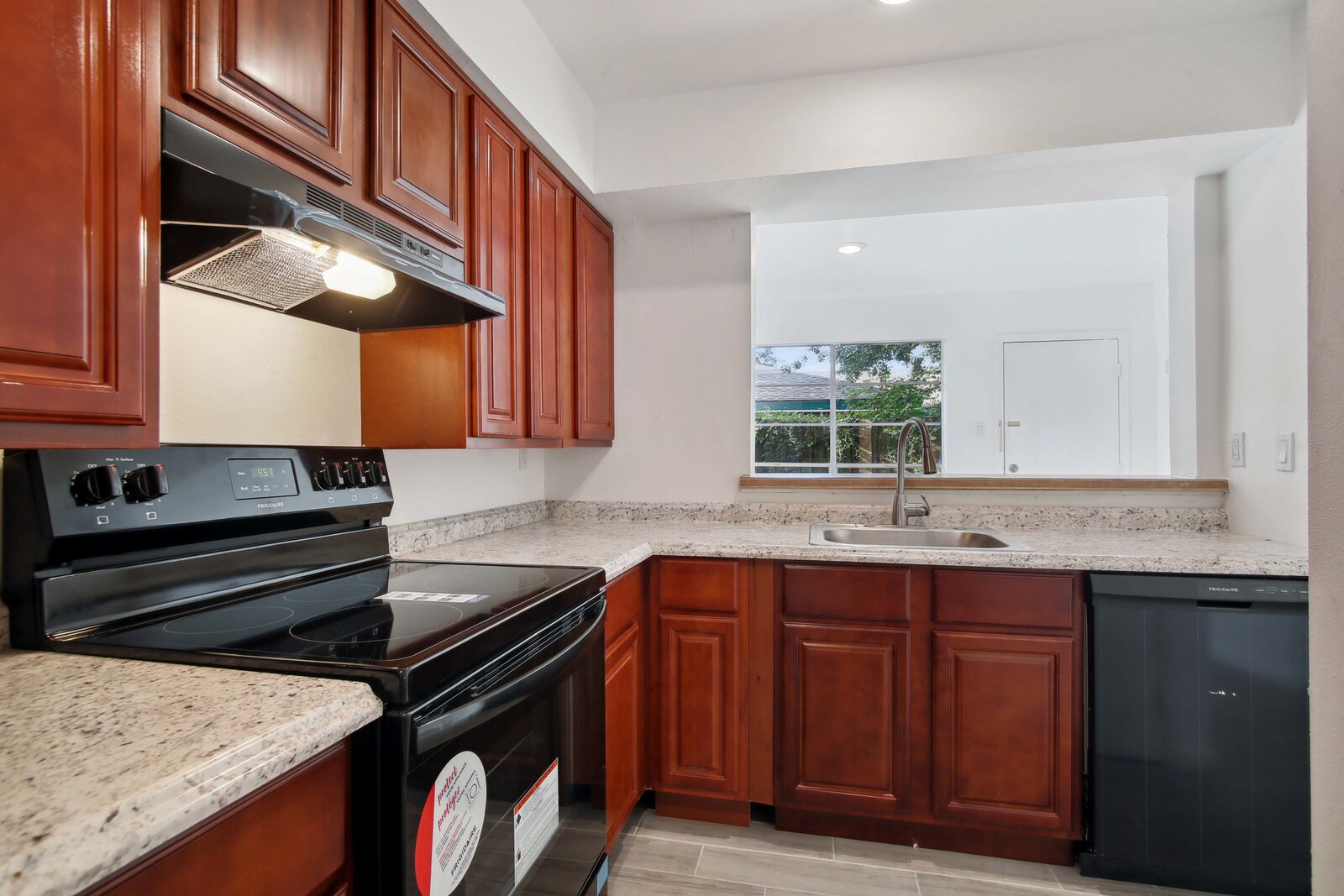 Building Photo - 424 Deckbar Ave