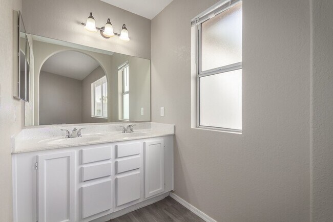 Building Photo - $500 Move-In Credit (ends 9/30) | Newly Remodeled 3BR w/ Pool