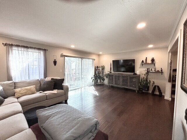 Building Photo - 6851 Roswell Rd