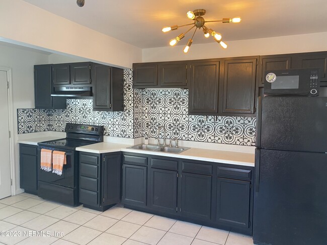 Building Photo - 902 2nd St N