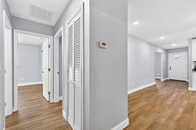 Building Photo - 1012 W Adalee St