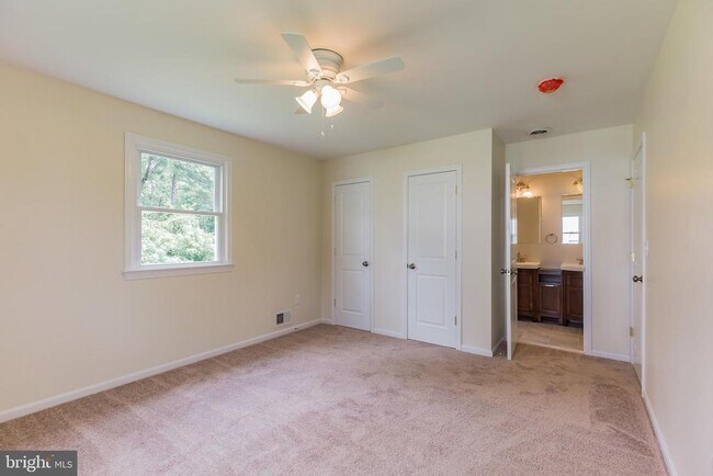 Building Photo - 6055 Dawn Dr
