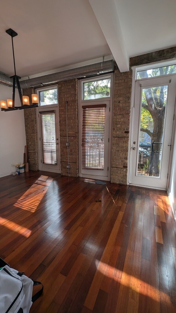 Building Photo - 1222 W Hubbard St