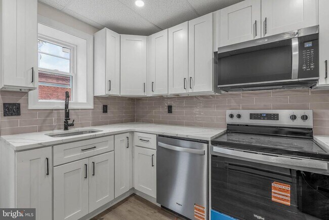 Building Photo - 1812 S 17th St