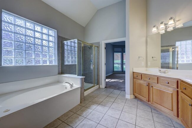 Building Photo - 11909 Portofino Dr