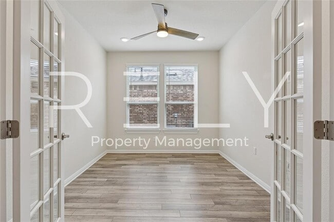 Building Photo - 603 Double Lp St