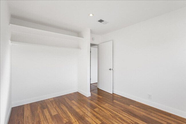 Building Photo - 3031 Flora Vista