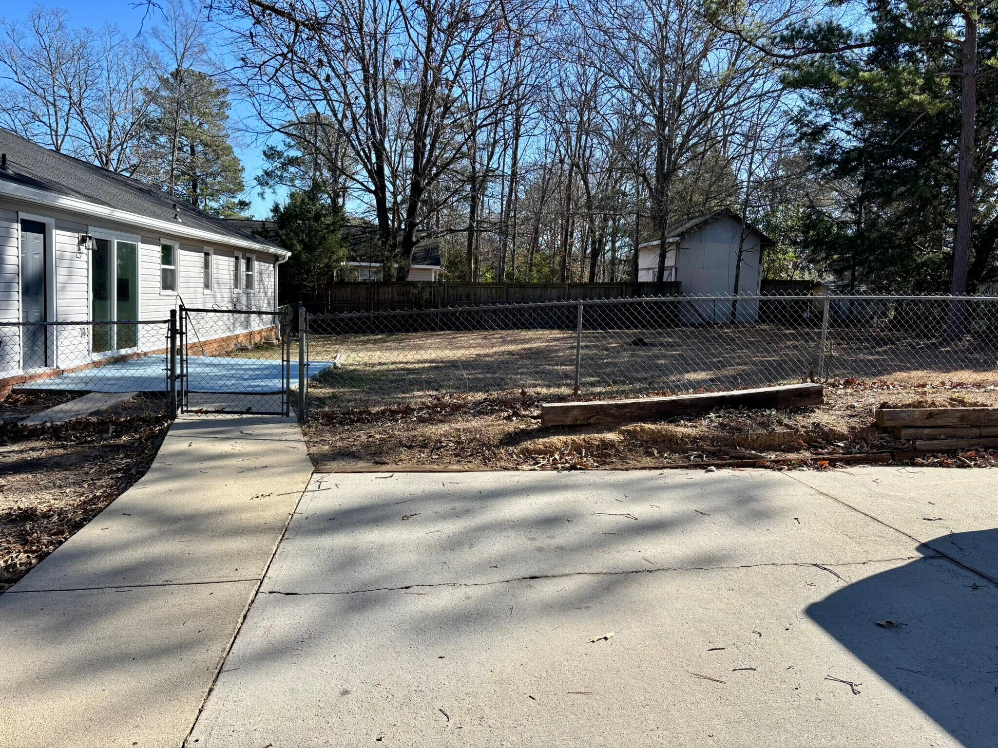 Building Photo - 1136 Chadford Rd