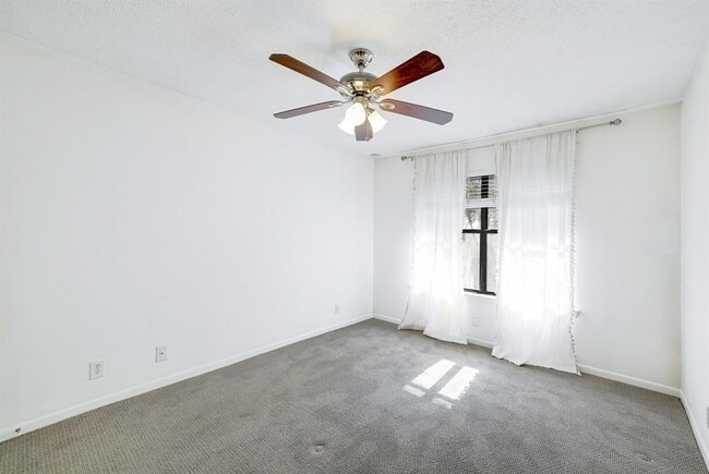 Building Photo - 4407 Jessamine Hollow