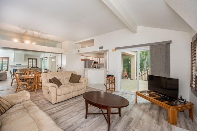 Building Photo - Corsica Villas: Upper 2 Bedroom 1 Bath Condo