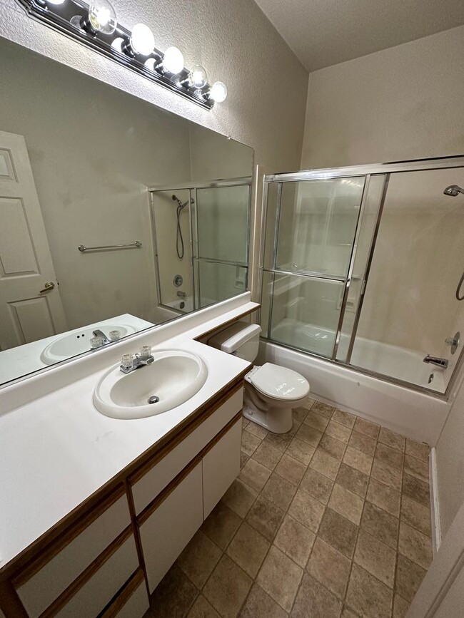 Building Photo - 2 Bed 2 Bath Condo In Walnut Creek (W/ Garage)