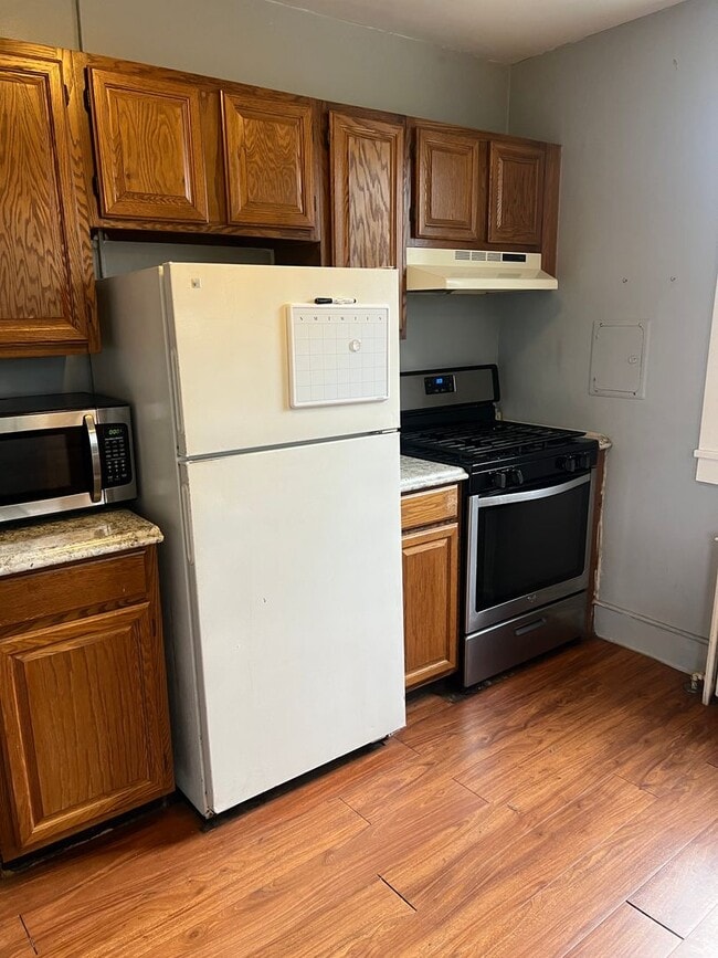 Building Photo - 919 E King St