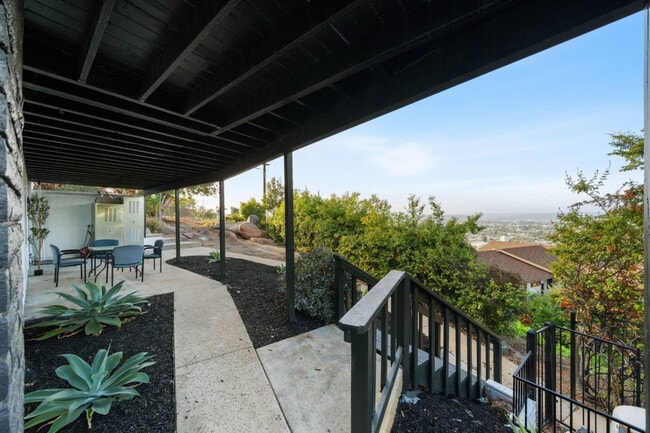 Building Photo - 5048 Bluff Pl