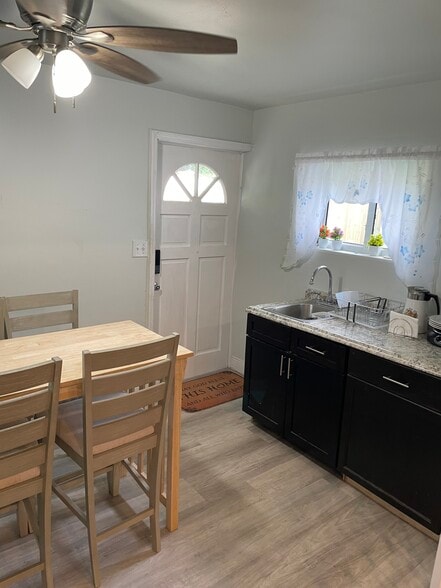 eat-in kitchen - 17760 SW 112th Ct