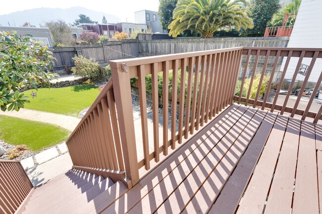 Balcony - 1466 14th Ave