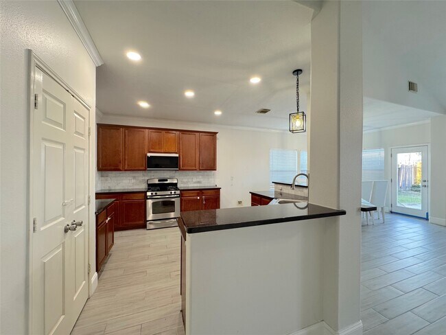 Building Photo - 8926 Heron Nest Dr