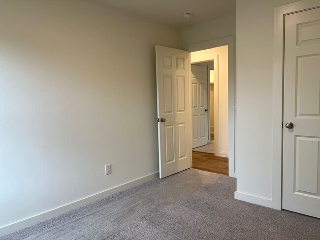 Building Photo - 1732 SE 20th St