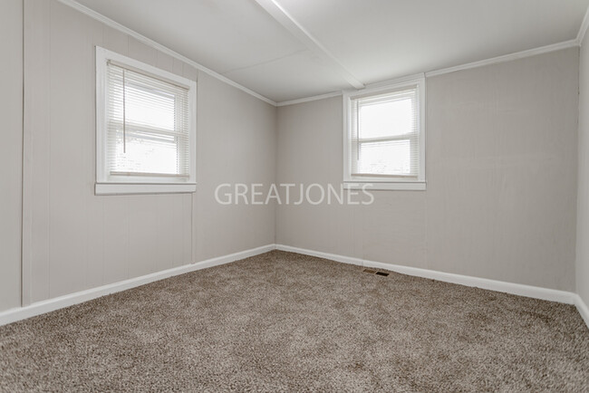 Building Photo - Charming 3 Bedroom in LaGrange!