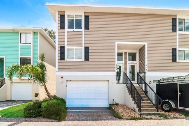 Primary Photo - "Charming 2-Bed Dunedin Retreat with Grani...