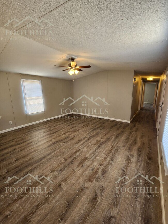 Building Photo - 3 Bedroom, 2 Bath Home Near Portman Marina...